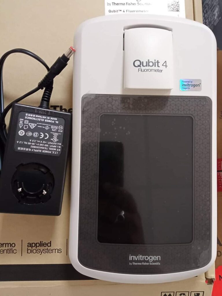A Qubit 4 Fluorometer (by Thermo Fisher Scientific, Invitrogen™)-Commonly used in molecular biology, genomics, and fungal DNA quantification workflows prior to PCR, qPCR, or sequencing (SangerNGS)